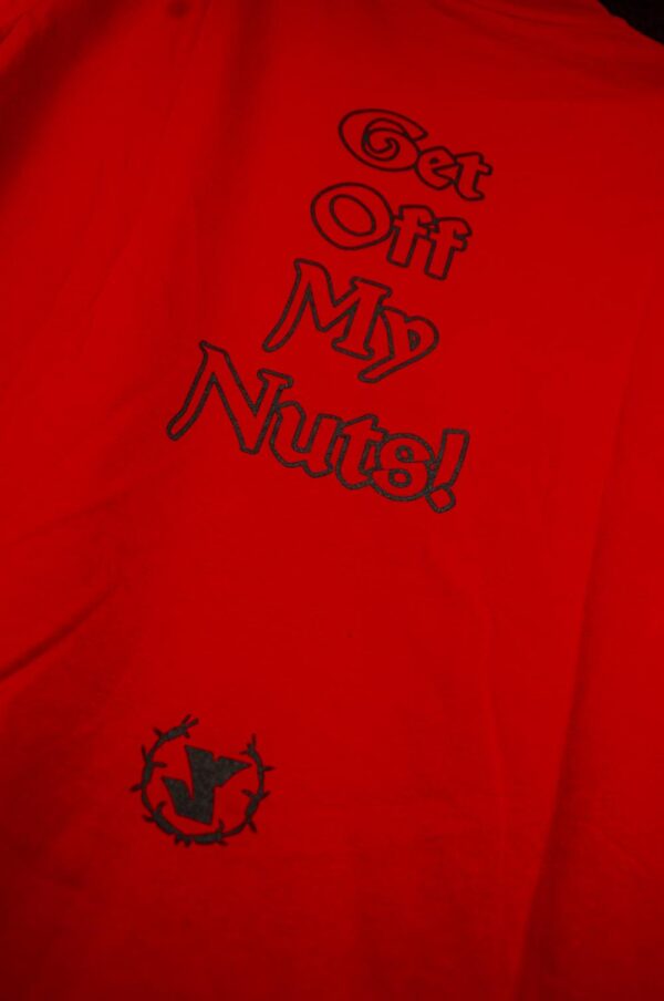 Get Off My Nuts! Rotkäppchen & Wolf - T-Shirt – Bild 5